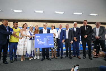 Governo do DF sanciona criação do Cartão Uniforme Escolar