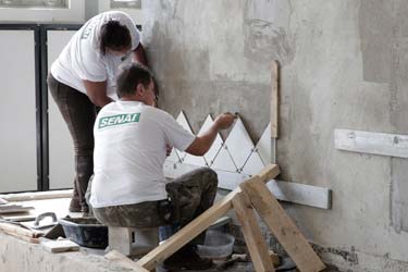 28 03 2019 pedreiro de revestimento ceramico senai taguatinga foto victor hugo pessoa
