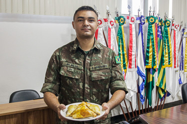 22 6 2023 Formatura cursos de cozinheiro padeiro e salgadeiro do Senai no Quartel General do Exército Foto Victor Hugo Pessoa CAPA 39