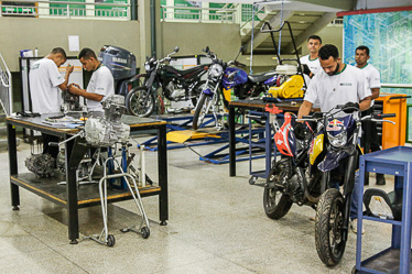 26 09 2022 Mecanico de Motocicletas Foto Moacir Evangelista CAPA 1