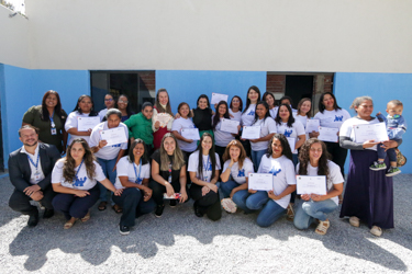 Projeto Trilhando o Futuro forma 17 mulheres em curso de Pintora Residencial