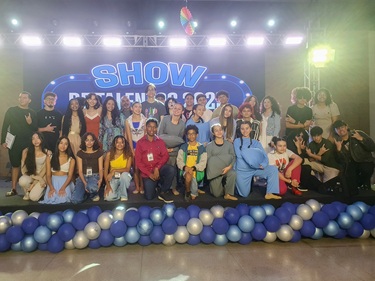 Show de Talentos premia vocações artísticas de estudantes