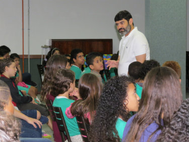 SESI Gama recebe engenheiro aeron&aacute;utico Shailon Ian